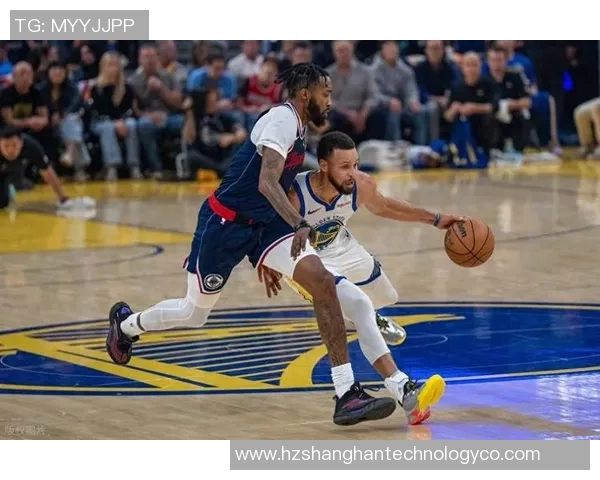 快船与勇士激战正酣10月25日NBA焦点对决引发球迷热议